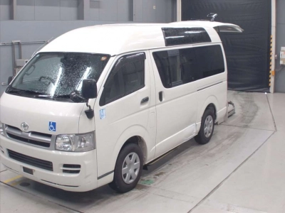 TOYOTA REGIUS VAN