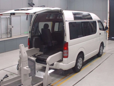TOYOTA REGIUS VAN