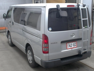 TOYOTA HIACE VAN