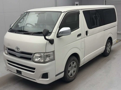 TOYOTA REGIUS VAN