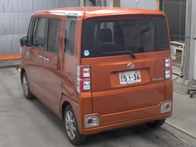 DAIHATSU WAKE