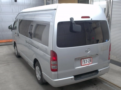 TOYOTA HIACE VAN