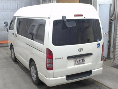 TOYOTA HIACE VAN