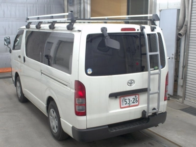 TOYOTA HIACE VAN