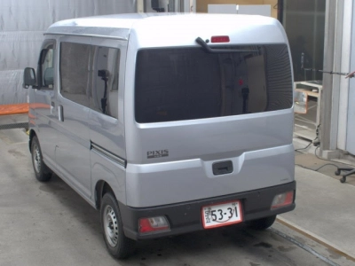 TOYOTA PIXIS VAN