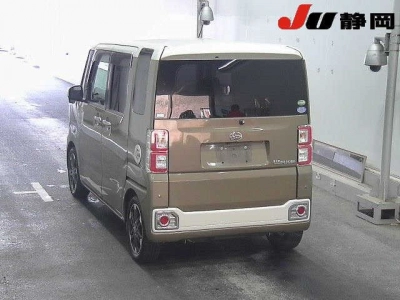 DAIHATSU WAKE