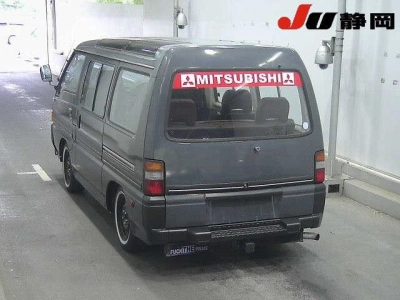 MITSUBISHI DELICA WAGON