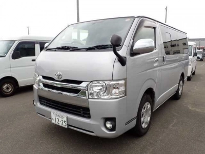 TOYOTA REGIUS VAN