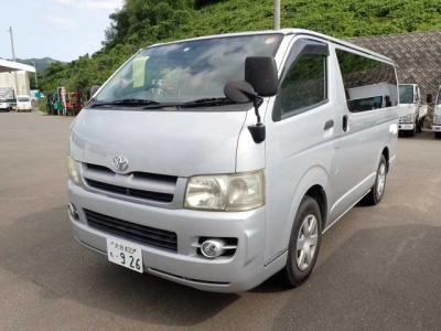 TOYOTA HIACE VAN