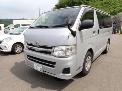 TOYOTA REGIUS VAN
