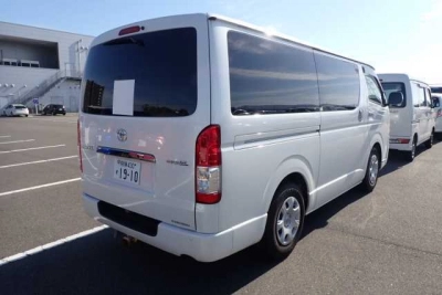 TOYOTA REGIUS VAN