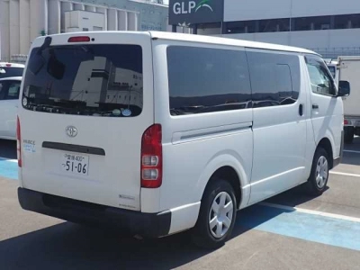TOYOTA HIACE VAN