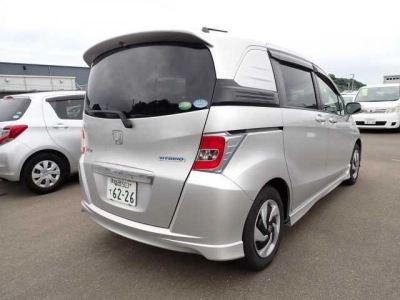 HONDA FREED SPIKE HYBRID