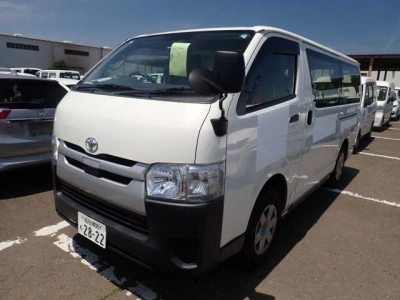 TOYOTA HIACE VAN
