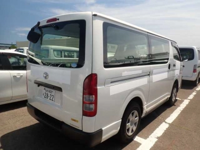 TOYOTA HIACE VAN