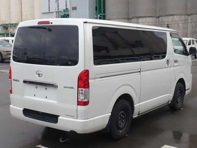TOYOTA HIACE VAN