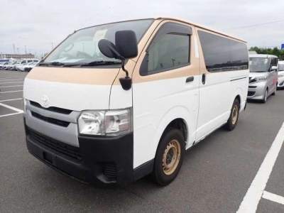 TOYOTA HIACE