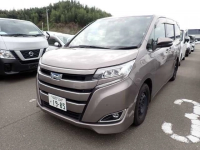 TOYOTA NOAH