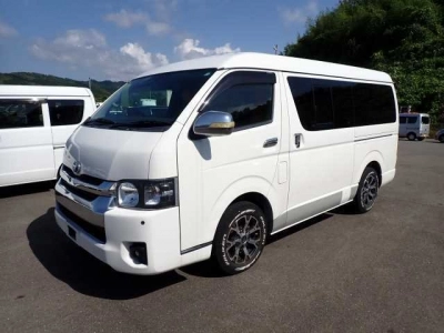 TOYOTA REGIUS VAN