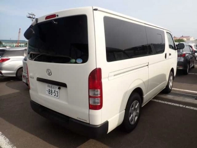 TOYOTA HIACE VAN