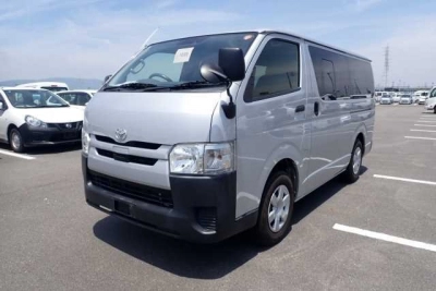 TOYOTA REGIUS VAN