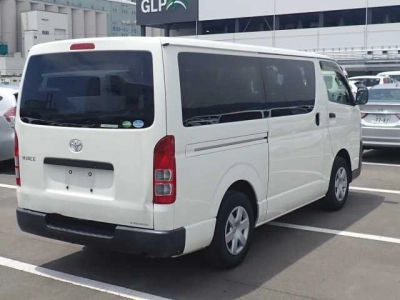 TOYOTA HIACE VAN