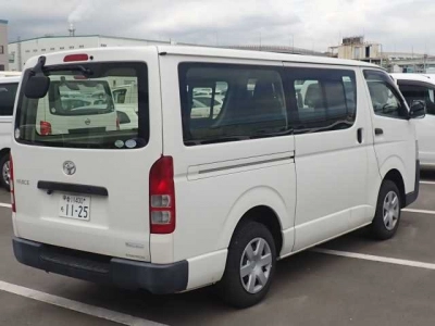 TOYOTA HIACE VAN