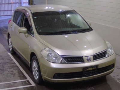 NISSAN TIIDA