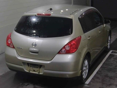 NISSAN TIIDA