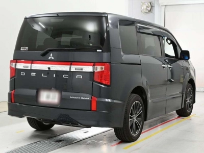 MITSUBISHI DELICA D:5