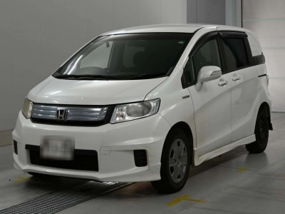 HONDA FREED SPIKE HYBRID