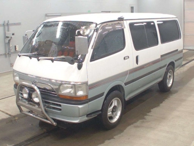 TOYOTA HIACE VAN