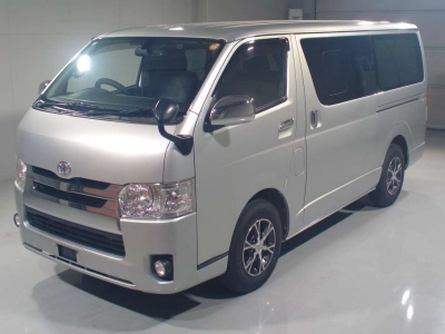 TOYOTA HIACE VAN