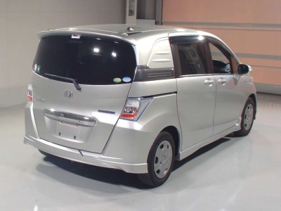 HONDA FREED SPIKE HYBRID