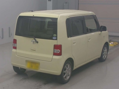 TOYOTA PIXIS SPACE