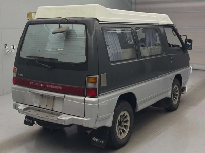 MITSUBISHI DELICA WAGON