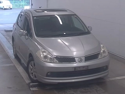NISSAN TIIDA