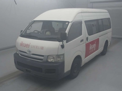 TOYOTA HIACE COMMUTER