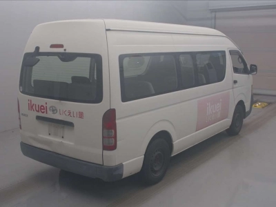 TOYOTA HIACE COMMUTER