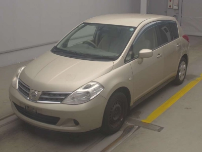 NISSAN TIIDA