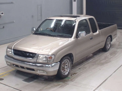 TOYOTA HILUX SPORTS PICK UP