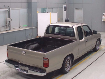TOYOTA HILUX SPORTS PICK UP