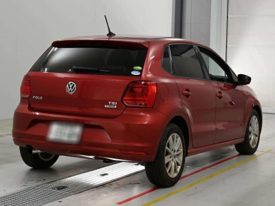 VOLKSWAGEN POLO