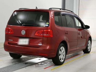 VOLKSWAGEN GOLF TOURAN