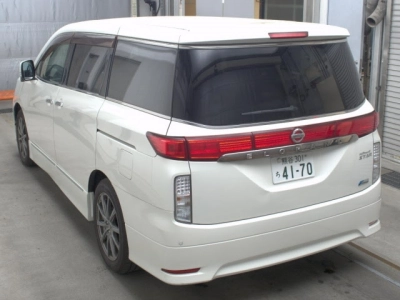NISSAN ELGRAND