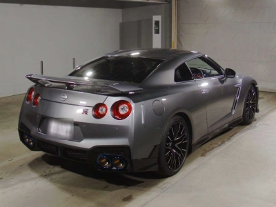 NISSAN GT-R