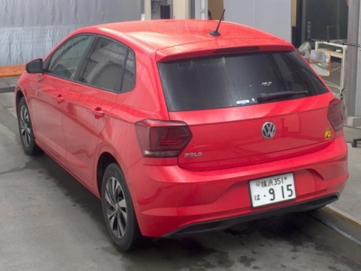 VOLKSWAGEN POLO