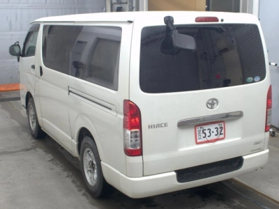 TOYOTA HIACE VAN