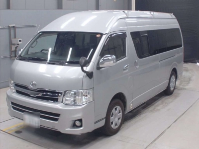 TOYOTA HIACE VAN