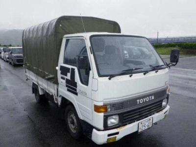 TOYOTA HIACE TRUCK